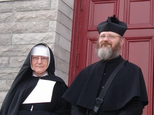 accueil au sortir de l`église_BAS DE PAGE
